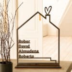 Miniatura de Casa de Madera Decorativa con Nombres personalizada