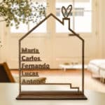 Miniatura de Casa de Madera Decorativa con Nombres personalizada