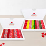 Miniatura de Caja de Dulces Corazones con Muñecos con Nombres y Texto personalizado