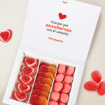 Miniatura de Caja de Dulces Corazones con Muñecos con Nombres y Texto personalizado