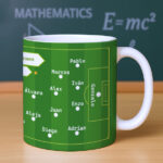 Miniatura de Taza Campo de Fútbol con Nombres Personalizada