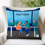 Miniatura de Cojín Ilustración de Pareja con Nombres y Texto personalizado