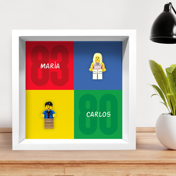 Marco de Madera con Muñecos Lego con Años y Nombres personalizados