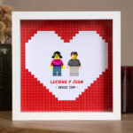 Miniatura de Marco de Madera Corazón Rojo con Muñecos Lego con Nombres y Texto personalizado