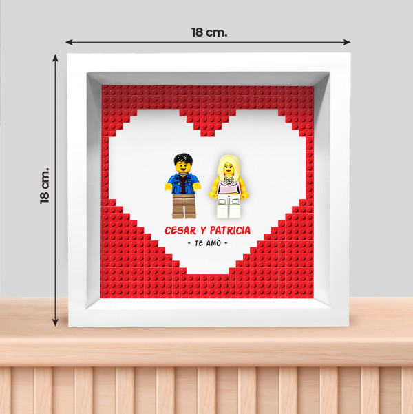 Marco de Madera Corazón Rojo con Muñecos Lego con Nombres y Texto personalizado