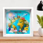 Miniatura de Marco de Madera con Muñecos Lego Viajando por el Mundo con Texto personalizado