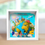 Miniatura de Marco de Madera con Muñecos Lego Viajando por el Mundo con Texto personalizado