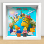 Miniatura de Cuadro con minifiguras Lego Viajando por el Mundo y Texto personalizado