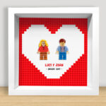 Miniatura de Cuadro con minifiguras Lego en Corazón Rojo con Nombres y Texto personalizado