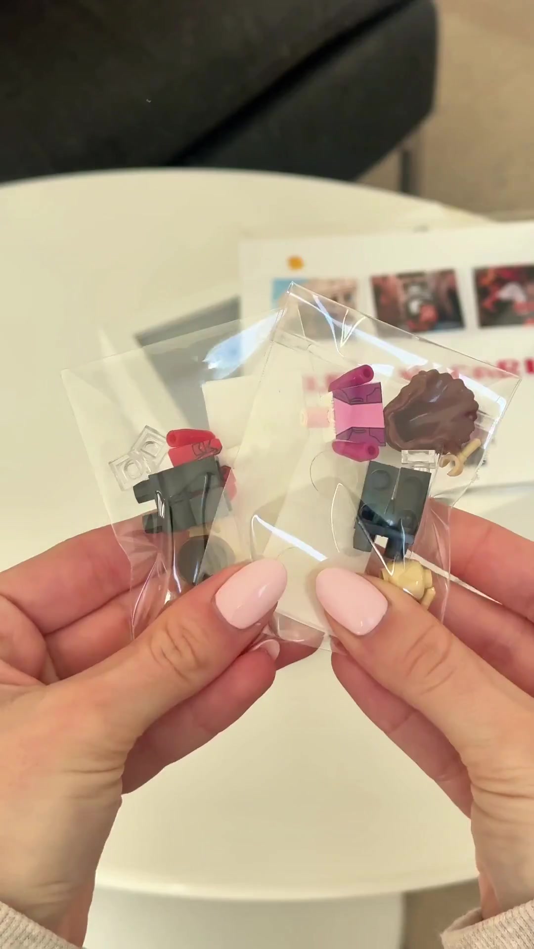 Vista previa de video de Cuadro con minifiguras Lego, 3 Fotos y Texto personalizado