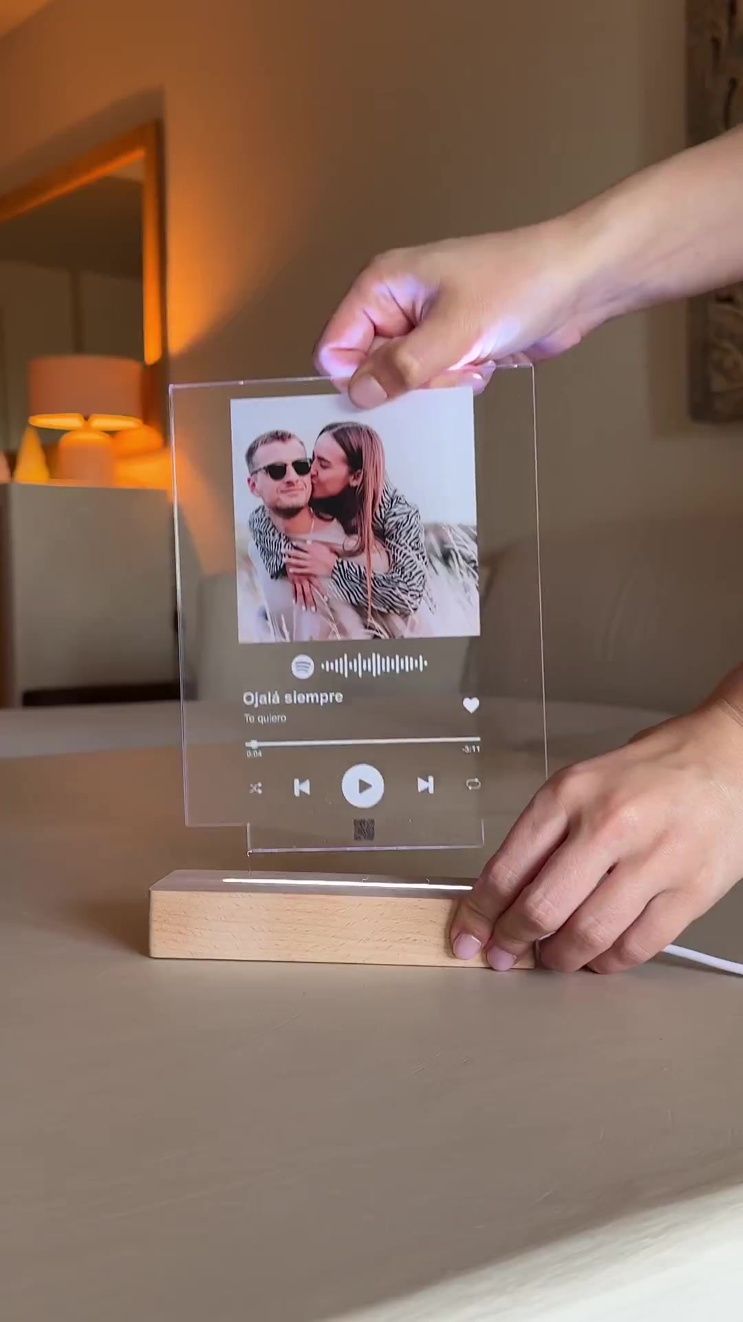 Vista previa de video de Placa Spotify personalizada