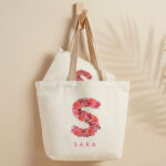 Miniatura de Tote Bag Inicial de Flores con Nombre personalizado